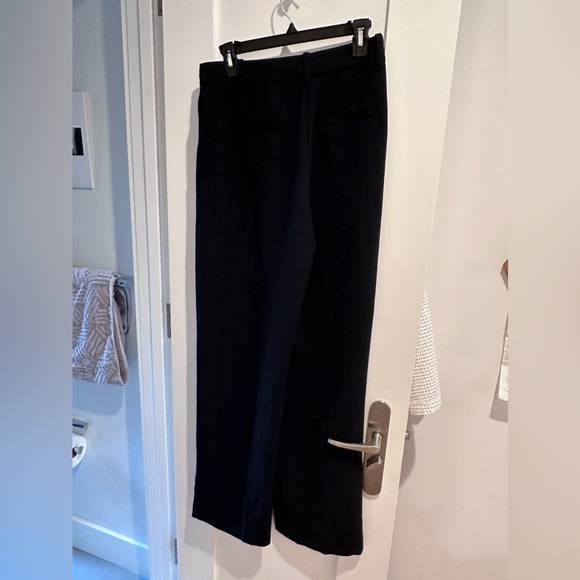 Aritzia Effortless Pants - Black - Picture 4 of 4